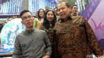 Foto: Bertemu di Transmart Sukoharjo, CT dan Gibran Santap Markobar
