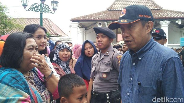 Walikota Yogya Tertibkan Warga yang Saksikan Gerebeg Maulud 