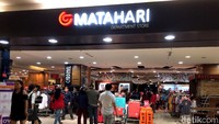 Matahari Department Store di Mal Taman Anggrek akan ditutup 3 Desember 2017 mendatang. Dari pantauan detikFinance barang yang nyaris ludes adalah aksesoris wanita, make up hingga sepatu dan sandal.