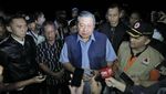 Aksi SBY Sambangi Korban Banjir Pacitan Bersama AHY dan Ibas