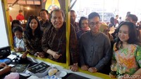 CT saat antre memesan martabak Markobar.