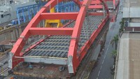 Pengiriman jembatan utuh dari Surabaya ke Jayapura ini membutuhkan waktu perjalanan 30 hari dengan jarak tempuh 3.200 km. Dok. Kementerian PUPR.