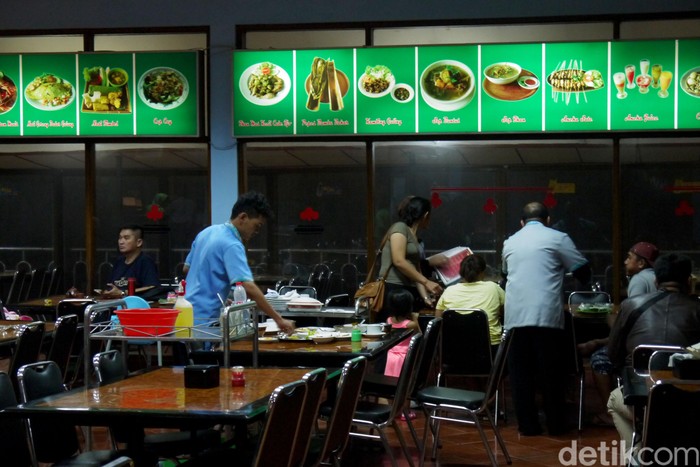 Segera Dibongkar, Restoran Rindu Alam Masih Beroperasi Berdasarkan putusan Pengadilan Negeri Bandung, RM Rindu Alam beralih menjadi aset Pemprov Jabar dan harus dikosongkan. Namun, hingga kini masih beroperasi.