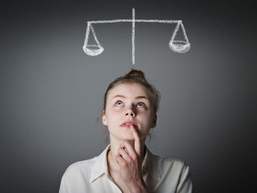 Young slim woman is full of doubts and hesitation. Scale.