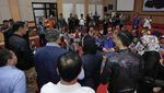 Aksi SBY Sambangi Korban Banjir Pacitan Bersama AHY dan Ibas