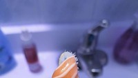 Kejadian unik nih! Saat memencet pasta gigi, yang keluar kok mirip sashimi salmon?   Foto: Istimewa