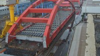Pengiriman jembatan utuh dari Surabaya ke Jayapura ini membutuhkan waktu perjalanan 30 hari dengan jarak tempuh 3.200 km. Dok. Kementerian PUPR.
