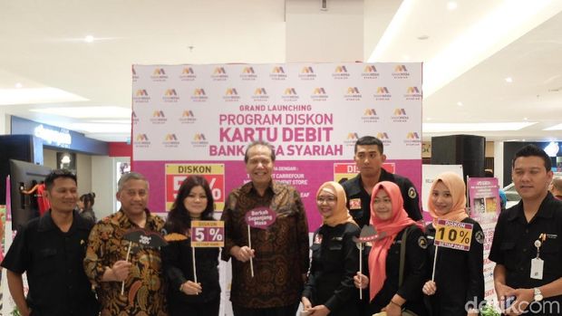CT bersama karyawan Bank Mega Syariah