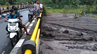 Penampakan Material yang Dibawa Lahar Dingin Erupsi Gunung Agung