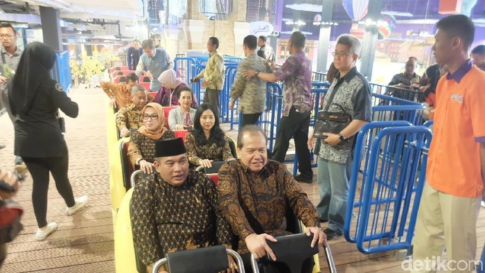 Serunya CT dan Bupati Sukoharjo Jajal Crazy Cab di Transmart
