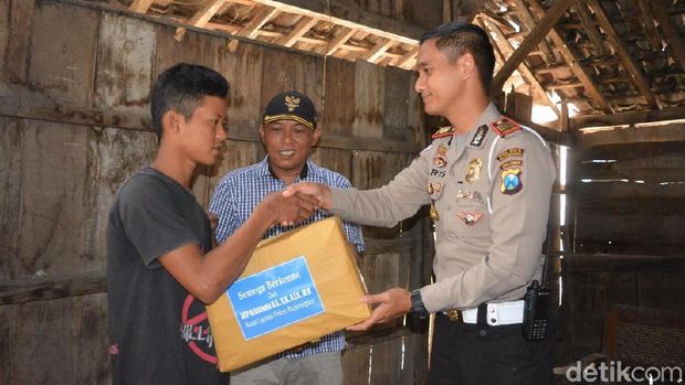 Kisah Winarto, Remaja di Bojonegoro Serumah Bersama Kambing