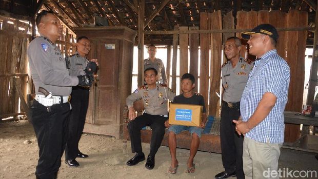 Kisah Winarto, Remaja di Bojonegoro Serumah Bersama Kambing