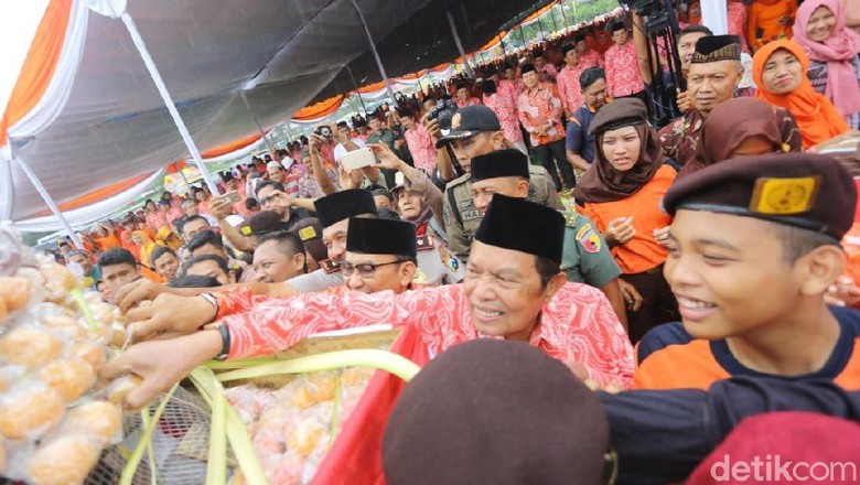 Kenduri 5 Ribu Layah dan Onde-onde Meriahkan Mauludan di 