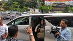 Foto: Ahmad Dhani Pulang Bareng Mulan Setelah Diperiksa Polisi