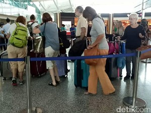 Di Bali, Turis Pergi Lebih Banyak dari yang Datang Akibat Gunung Agung