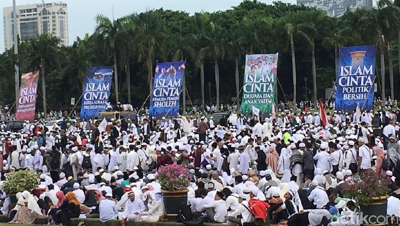 Reuni di Monas, Alumni 212 Kritik Keras Pemerintahan Jokowi Reuni di Monas, Alumni 212 Kritik Keras Pemerintahan Jokowi