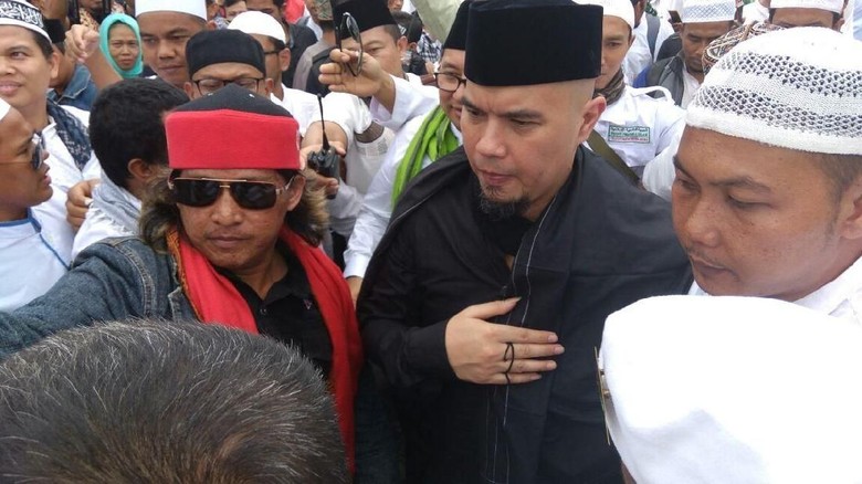 Ibaratkan 212 Seperti Naik Haji, Ahmad Dhani: Ingin Balik Lagi Ibaratkan 212 Seperti Naik Haji, Ahmad Dhani: Ingin Balik Lagi