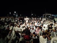 Massa Reuni 212 Kumpul di Monas, Dengarkan Lantunan Ayat Alquran