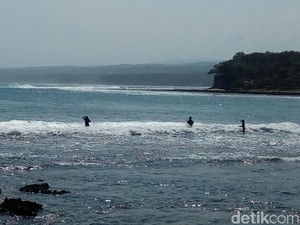 Cuaca Buruk, Wisatawan Diimbau Hindari Bibir Pantai Selatan Garut