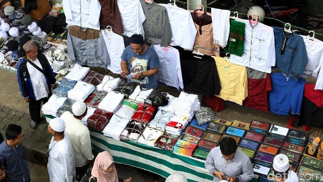 Ada yang Ketiban Untung di Tengah Kerumunan Reuni 212