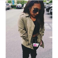 Memiliki keterbatasan fisik membuat Dru kerap kali di-bully dan mendapatkan intimidasi dari orang-orang di sekitarnya. Tumbuh sebagai orang kecil mengajari saya kekuatan, daya tahan, pengertian, kesabaran, dan hidup tanpa penilaian orang lain. Anda tidak pernah tahu apa yang orang itu mampu lakukan, ujar Dru. Foto: Instagram