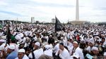 Momen-momen Reuni 212: Orasi, Antre di Toilet dan Monas yang Bersih