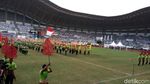 Foto: Momen Jokowi Hormat Bungkukkan Badan di Hadapan Para Guru