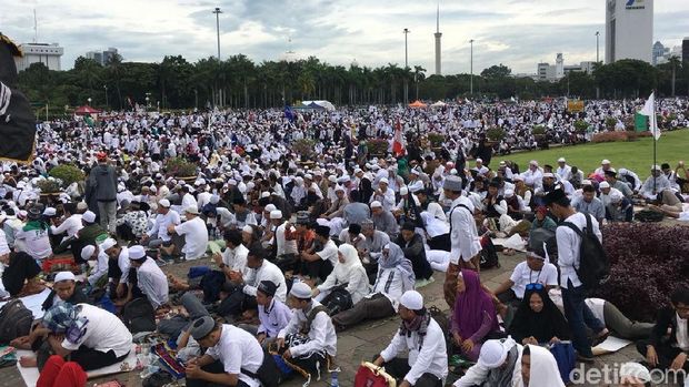 Massa 212 yang datang di Monas berasal dari berbagai daerag,