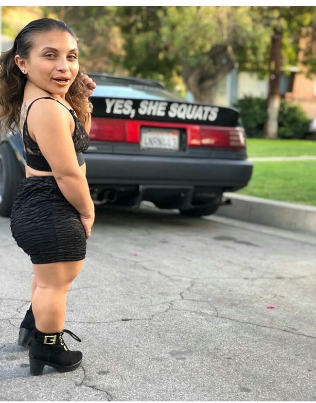 Wanita asal Nevada, Amerika Serikat ini berhasil mengubah persepsi masyarakat bahwa menjadi model di dunia fashion tak harus memiliki wajah cantik dengan bentuk tubuh indah dan proporsional. Foto: Instagram