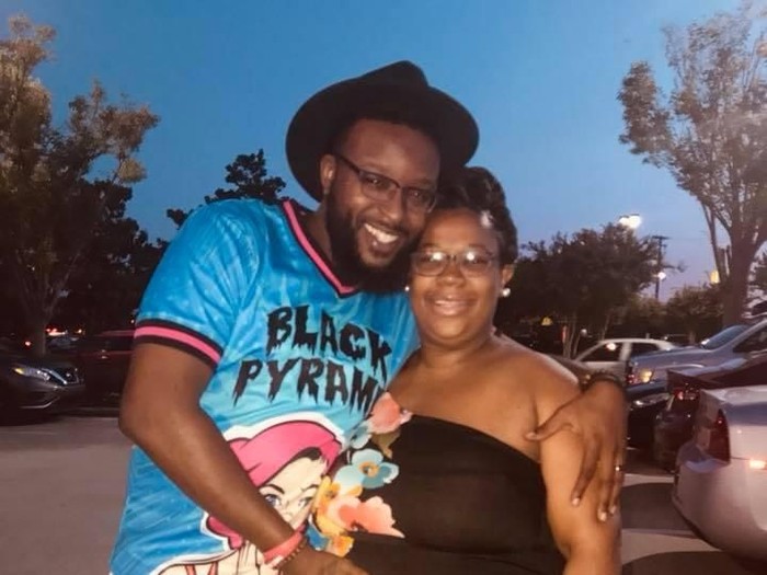 Ayah dengan PTSD ini Bantu Lahirkan Anak Pertamanya di Trotoar