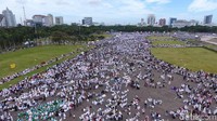 Foto-foto ini diambil di periode pukul 10.00 WIB hingga 11.00 WIB. Massa sudah tidak sepadat pagi hari. Massa bubar sekitar pukul 12.00 WIB. Foto: Muhammad Abdurrosyid