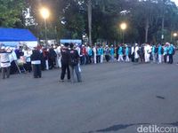 Massa 212 Terus Berdatangan, Makanan Gratis Mulai Dibagikan