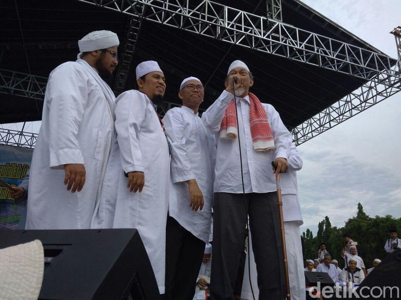 Buni Yani Diminta ke Panggung 212, Dielu-elukan Pahlawan Al Maidah Buni Yani Diminta ke Panggung 212, Dielu-elukan Pahlawan Al Maidah
