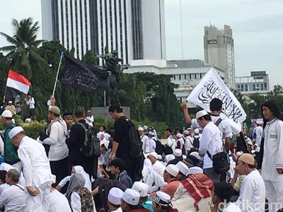 Bendera-bendera yang Berkibar di Reuni 212
