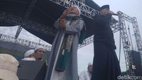 Ahmad Dhani nyanyi lagu aksi bela Islam  (Foto: Kanavino Ahmad Rizqo/detikcom)