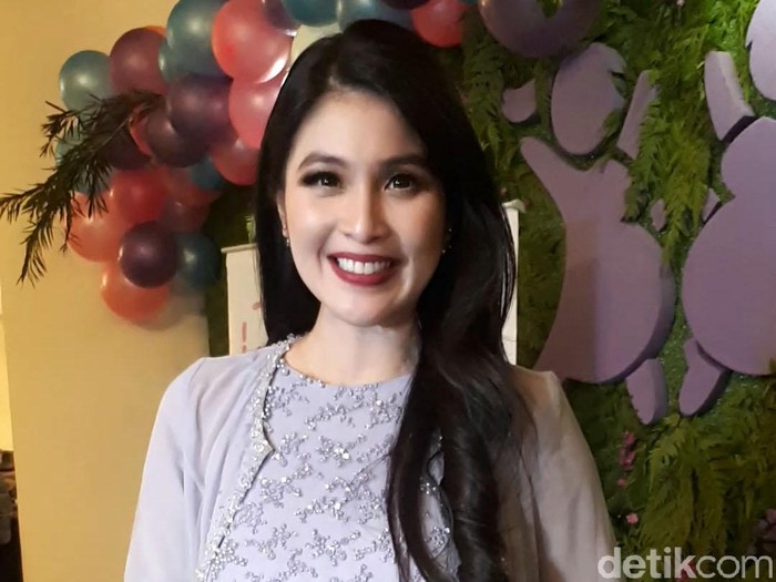 Sandra Dewi Lahirkan Anak Laki-laki