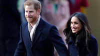 Meghan pun tampak mendampingi Pangeran Harry di berbagai acara, seperti saat mengunjungi sebuah sekolah di Nottingham, Inggris. REUTERS/Hannah McKay