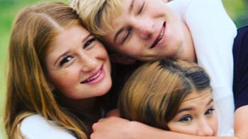 Hubungan tiga anak Bill Gates memang terlihat sangat dekat dan akrab seperti tampak dalam foto ini. Mereka juga tidak pernah tampil memamerkan kekayaan, selalu biasa saja. Foto: Instagram