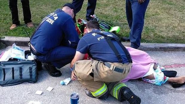 Kejadian melahirkan di jalan