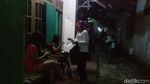 Foto: Bagi-bagi Kondom di Hari AIDS Sedunia
