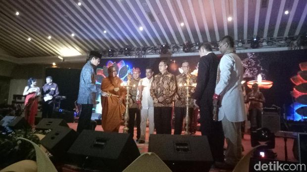 Acara ini diselenggarakan oleh Sanathana Dharma Nusantara (Gema Sadhana), organisasi sayap Gerindra