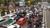 Dalam suasana reuni 212 ini, pengalihan arus diterapkan termasuk di Jalan Medan Merdeka Timur. Arus lalu lintas dari Jalan Medan Merdeka Timur yang akan mengarah ke jalan Medan Merdeka Utara dialihkan ke Jalan Perwira-Jalan lpangan Banteng-Jalan Pasar Baru, dan seterusnya.  (Rengga Sancaya/detikcom)