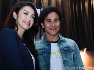 Pesona Vino dan Velove di Premiere Chrisye