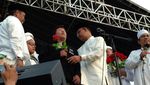 Pidato dan Bunga dari Anies Baswedan di Reuni 212 Monas
