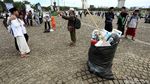 Momen-momen Reuni 212: Orasi, Antre di Toilet dan Monas yang Bersih