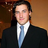 Pangeran Jean Christophe Napoléon Bonaparte. Sesuai namanya, pangeran ini adalah keturunan dari Napoleon Bonaparte yang terkenal dari Prancis. Pangeran 31 tahun ini juga dikenal dengan kepintarannya. Ia mempelajari ekonomi dan matematika di Institut Prive de Preparation aux Etude Superieures di Paris, lalu melanjutkan ke bidang manajemen. Selain berprofesi sebagai pangeran, kini dia tinggal di New York sebagai analis bank.  Foto: Getty Images