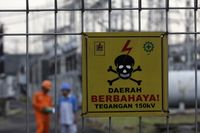 Papan pengumuman yang menunjukkan daerah bertegangan tinggi (Dok. Kominfo)