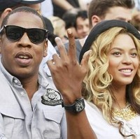 Sebagai salah satu musisi dengan pendapatan tertinggi di dunia, tidak mengherankan jika Jay-Z menjadi salah satu penggemar jam tangan Richard Mille. Jay-Z tampak memakai jam Richard Mille, RM021, edisi yang dibuat khusus untuk petenis Rafael Nadal, saat menonton sang petenis bertanding di Amerika Terbuka pada 2011. Foto: Istimewa