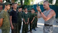 Camp militer ini dibuka selama musim panas. (Reuters/Eduard Korniyenko)