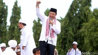 Hidayat Nur Wahid berorasi di atas panggung Reuni Alumni 212.